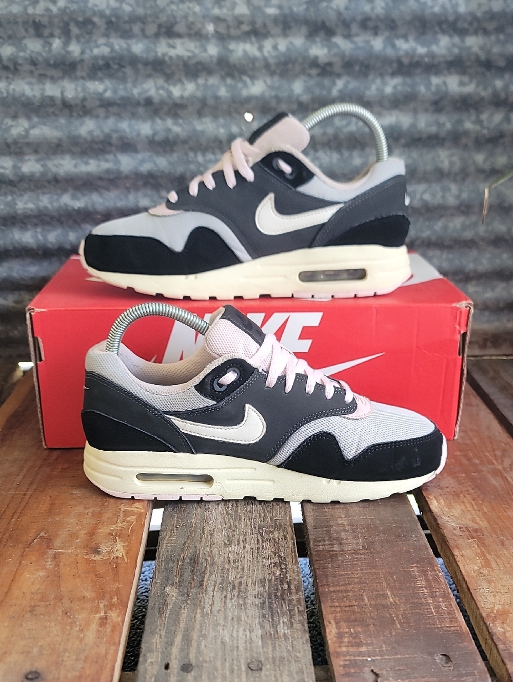 Nike Air Max 1 "Black Anthracite Pink Foam" Wmns 7.5 Ships Today - Picture 2 of 9